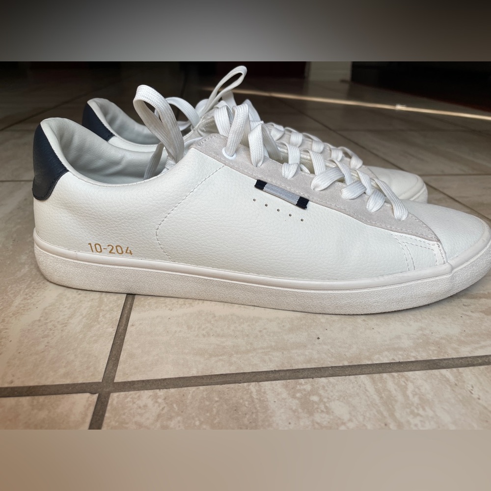 NWOT H&M mens white sneakers